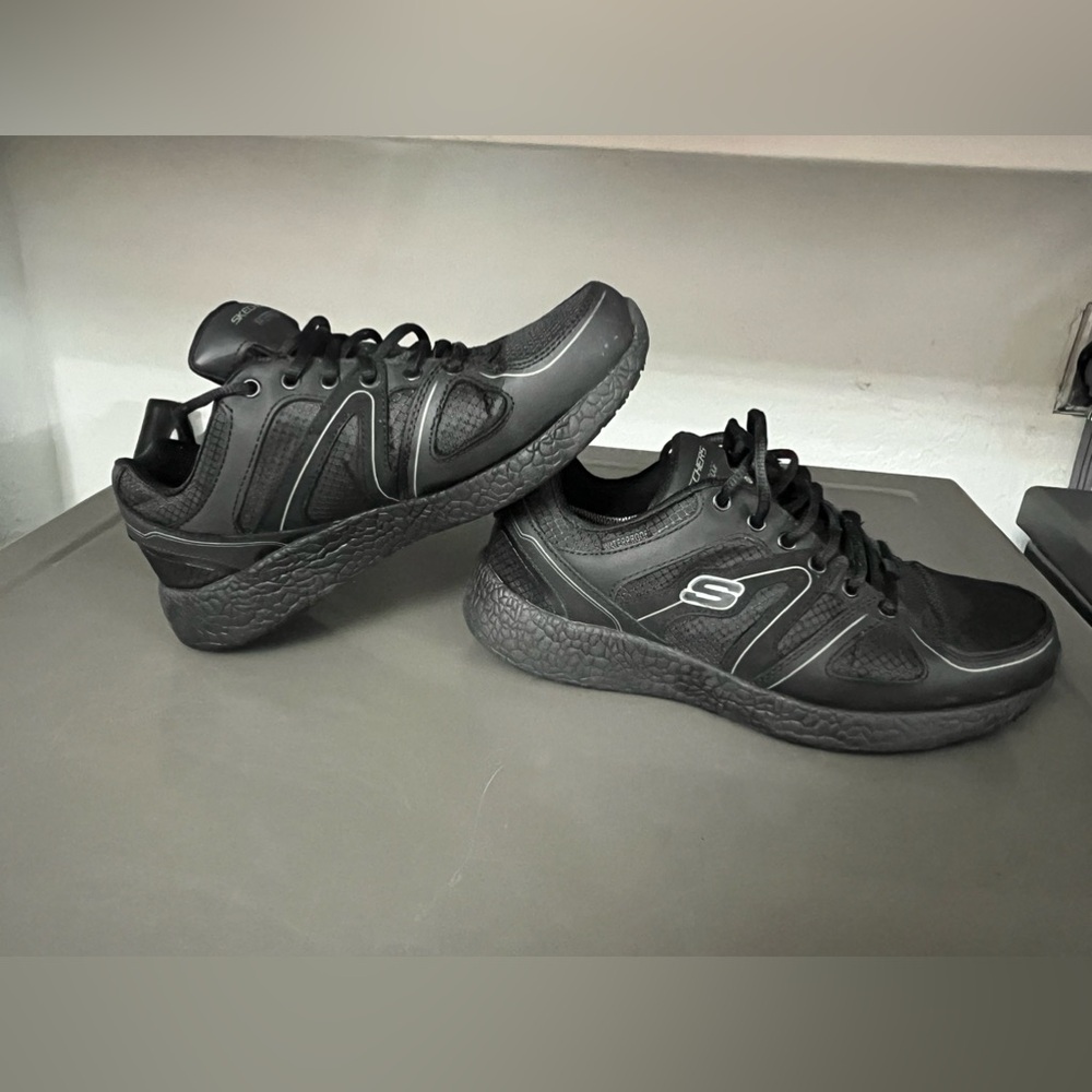 SKECHERS RELAXEDFIT SLIP RESISTANT WOMAN SIZE 10